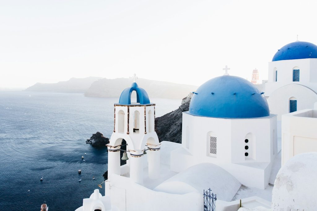 Peisaj insular mediteranean — fotografie ilustrativă / Mediterranean island scenery — illustrative photo